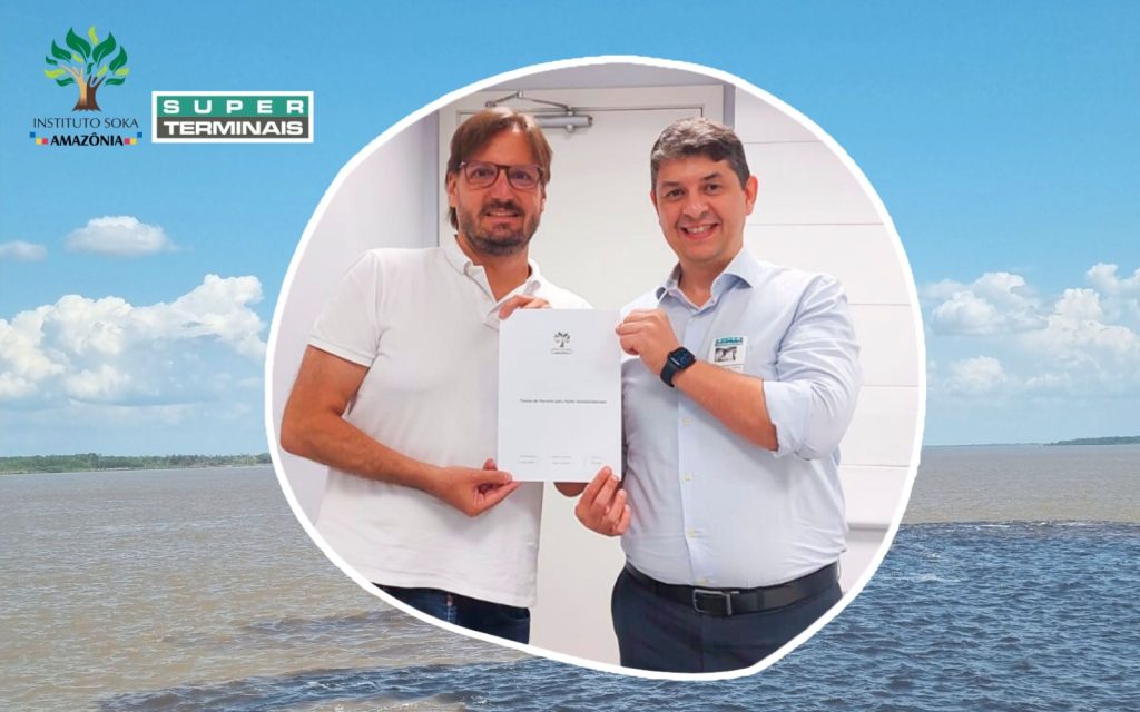Parceria reforça a importância de iniciativas que contribuam para a preservação da Amazônia e o desenvolvimento sustentável da região. À esq., Marcello Di Gregorio e Luciano Gonçalves no momento da assinatura do acordo entre as duas organizações.